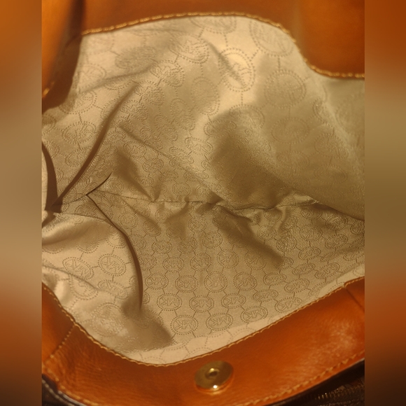 Authentic Michael Kors Fulton Brown Signature Leather. used in good condition - Picture 11 of 11